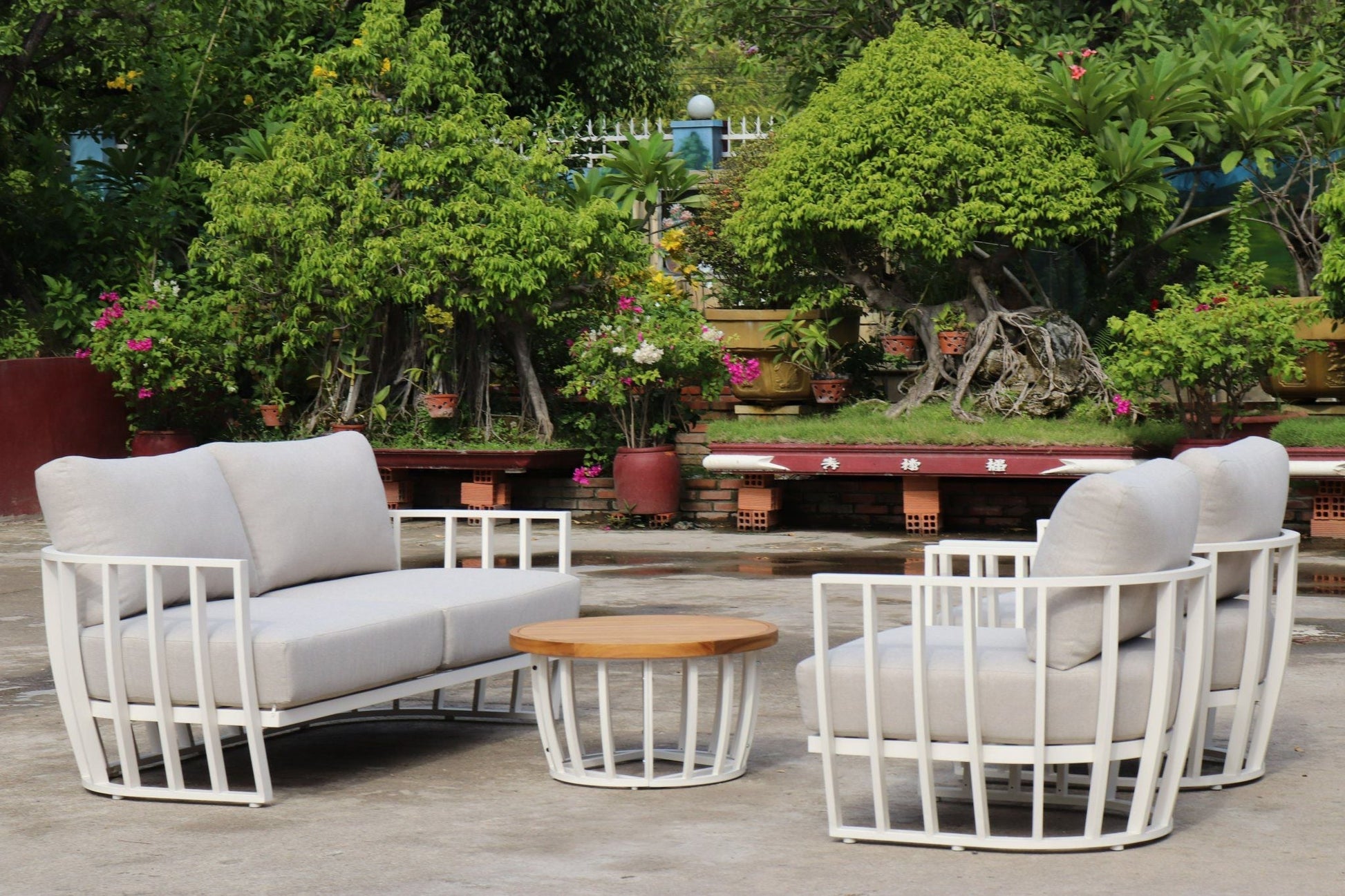 Maximus Aluminium Outdoor 4 Piece Lounge Set | White Aluminium + Cusions