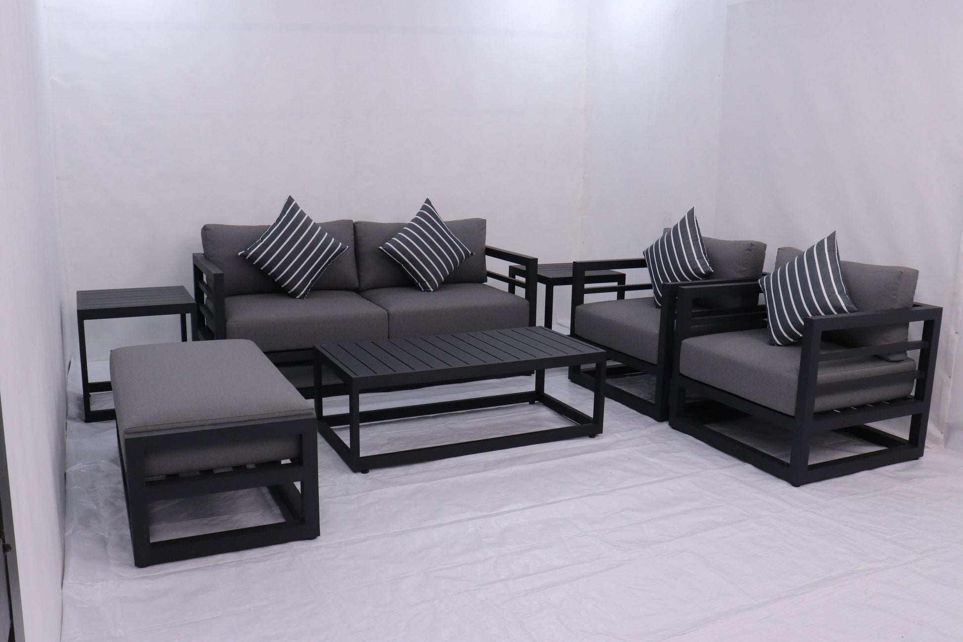 AluLux Hampton Elegance: Premium Black Aluminum Outdoor Lounge Set