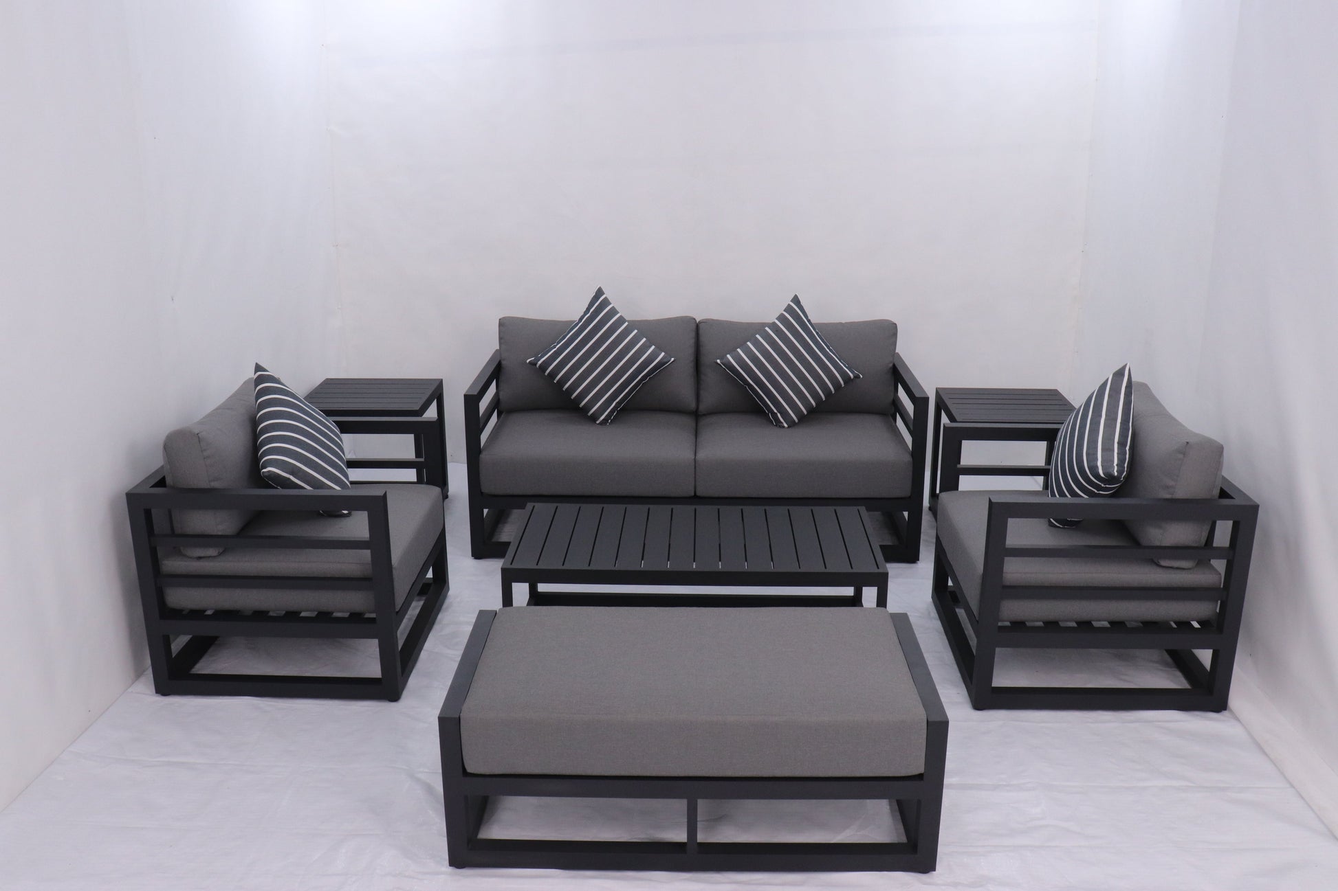 AluLux Hampton Elegance: Premium Black Aluminum Outdoor Lounge Set