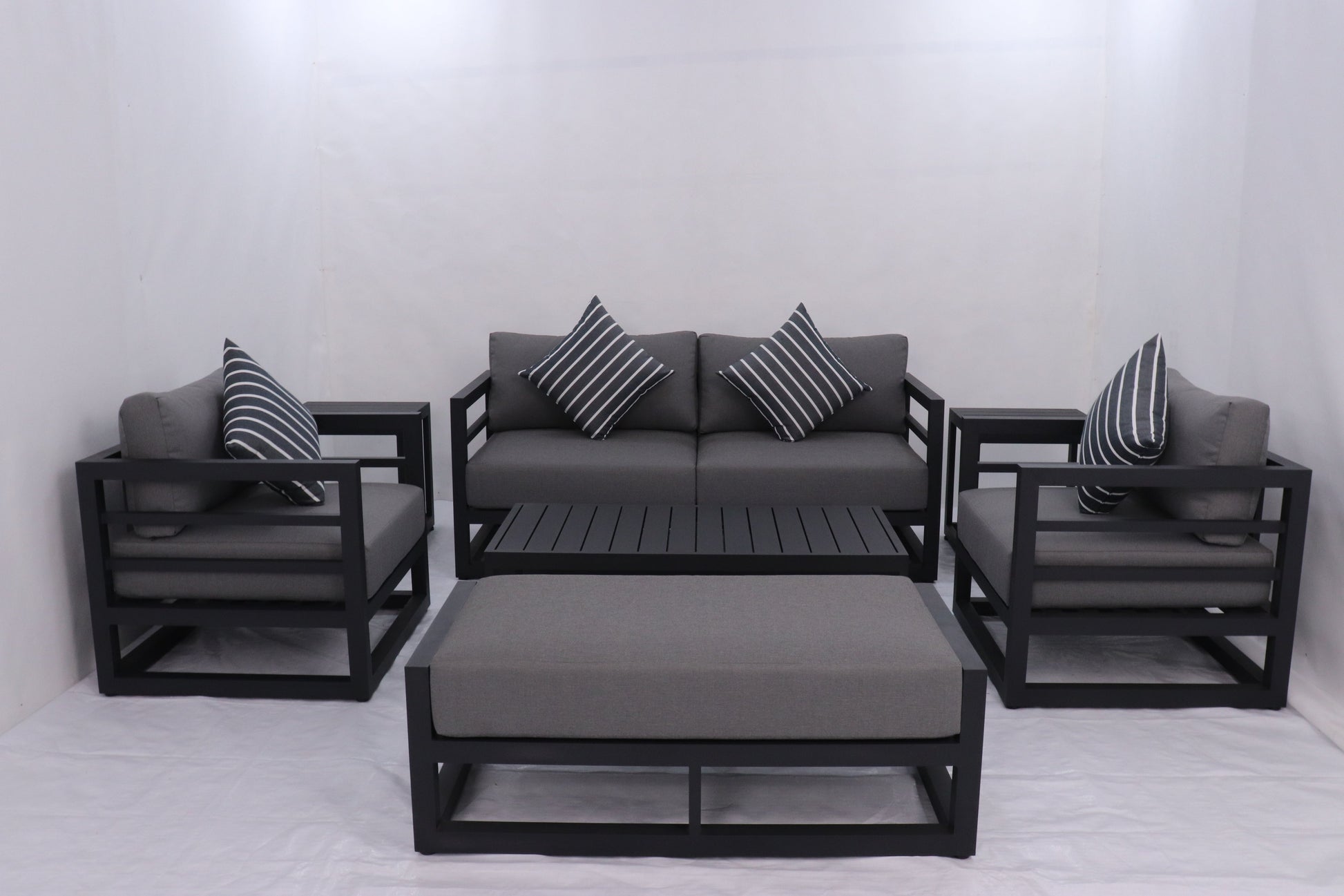 AluLux Hampton Elegance: Premium Black Aluminum Outdoor Lounge Set