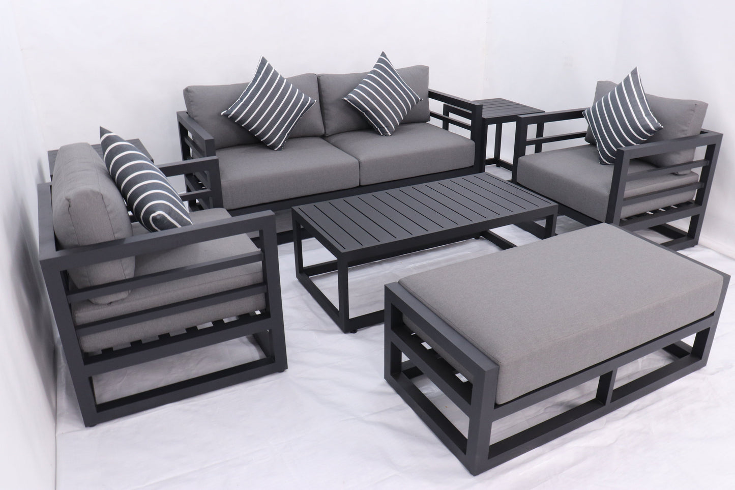 AluLux Hampton Elegance: Premium Black Aluminum Outdoor Lounge Set