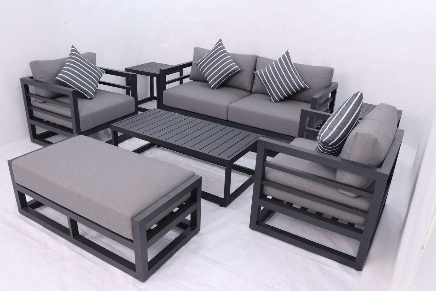 AluLux Hampton Elegance: Premium Black Aluminum Outdoor Lounge Set