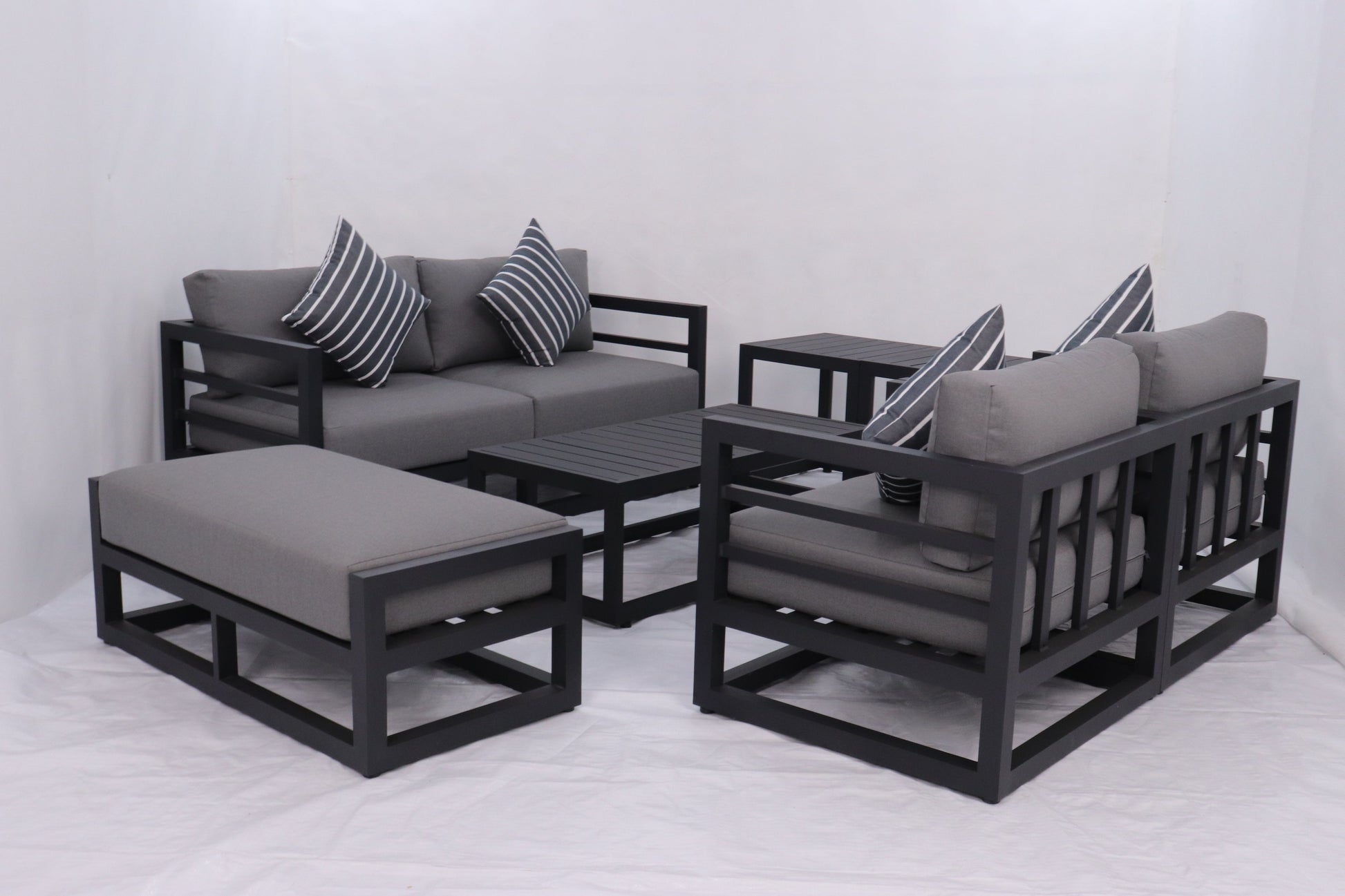 AluLux Hampton Elegance: Premium Black Aluminum Outdoor Lounge Set