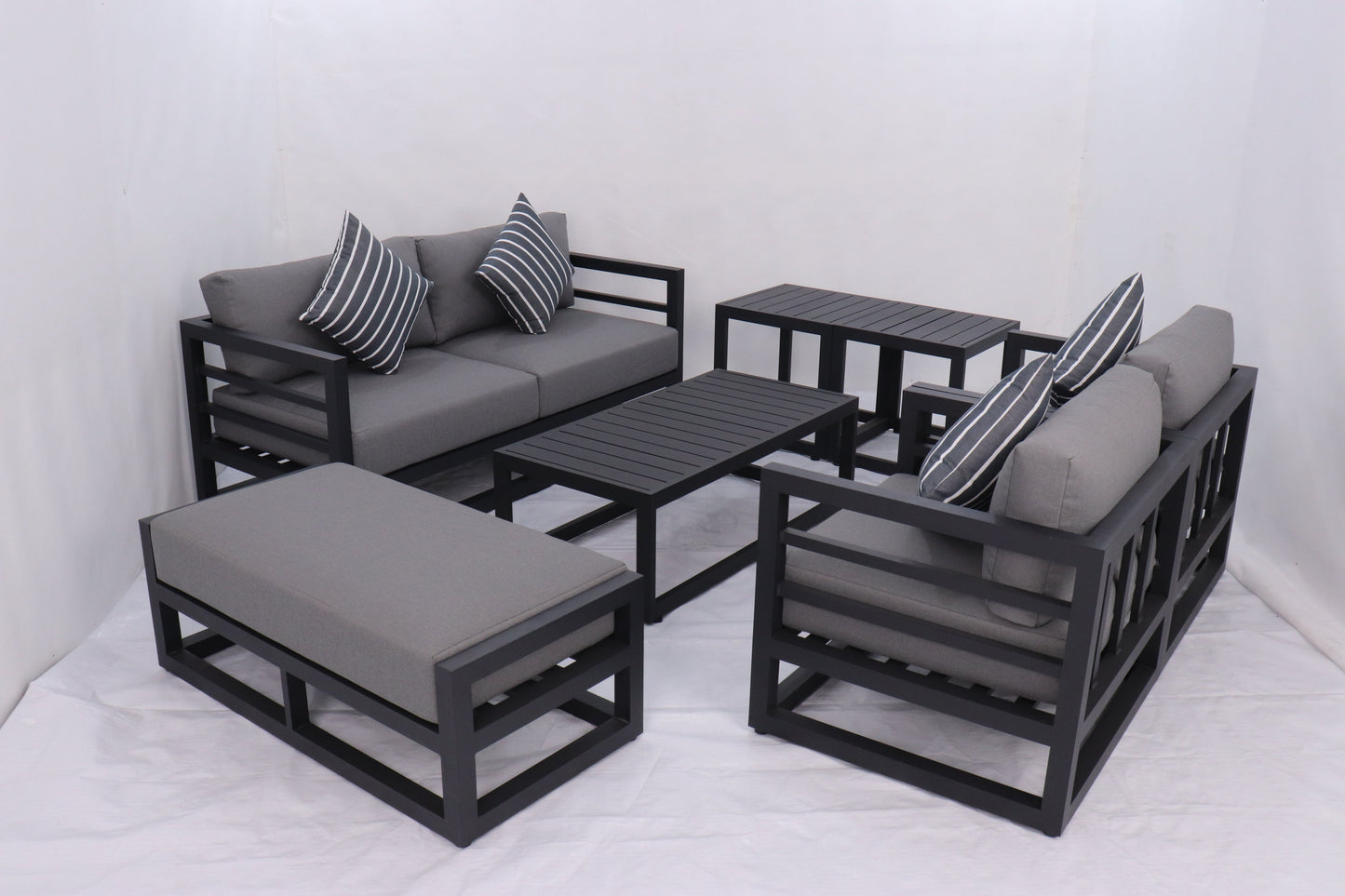 AluLux Hampton Elegance: Premium Black Aluminum Outdoor Lounge Set