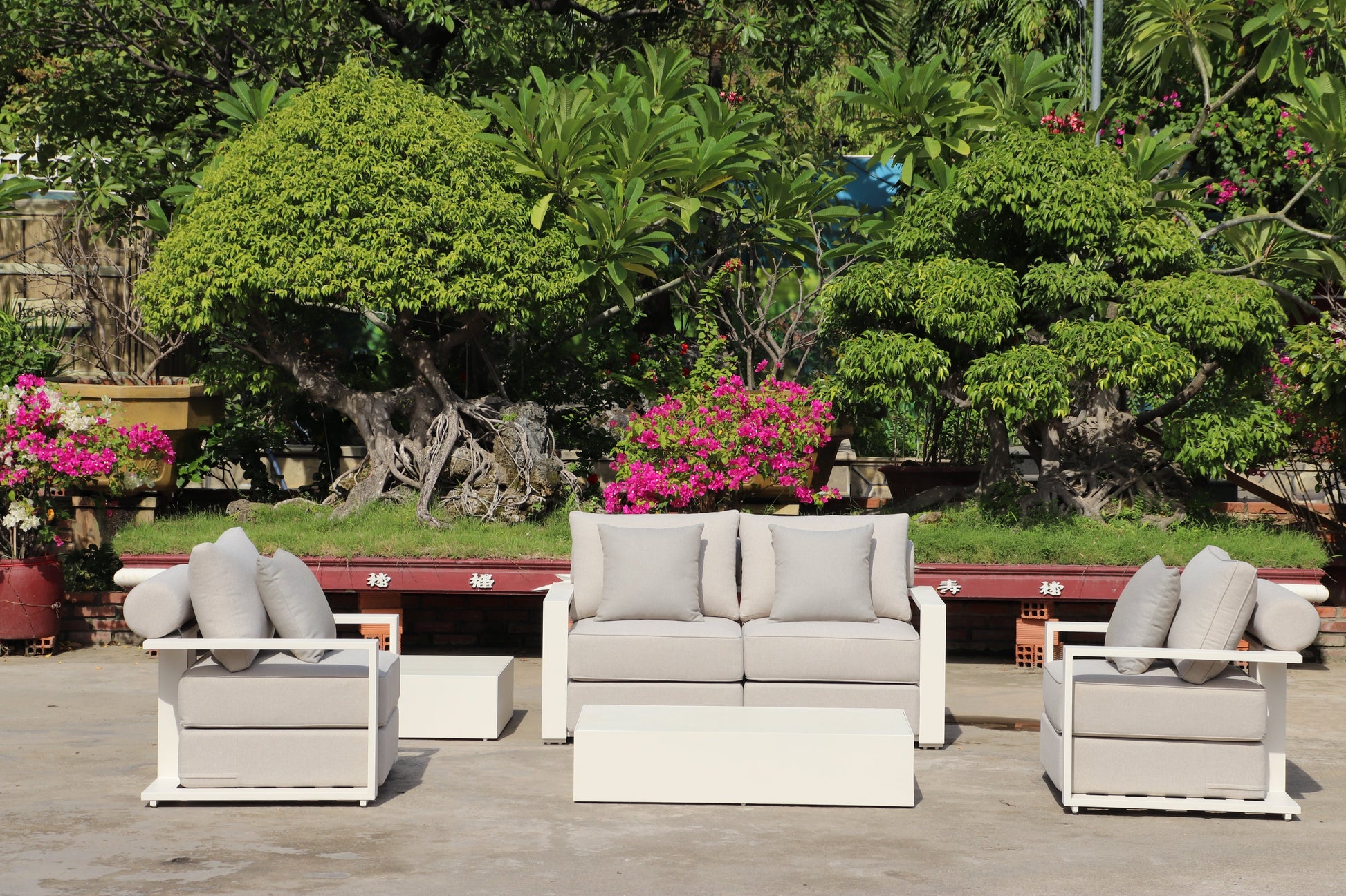 Executive 5 Piece Sofa Set: White Hampton Style with Industrial Aluminium Frame and Element-Resistant Fabric