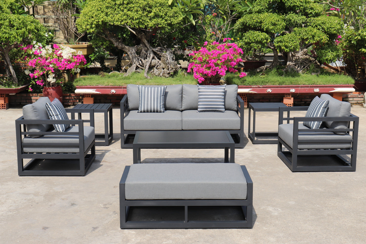 AluLux Hampton Elegance: Premium Black Aluminum Outdoor Lounge Set