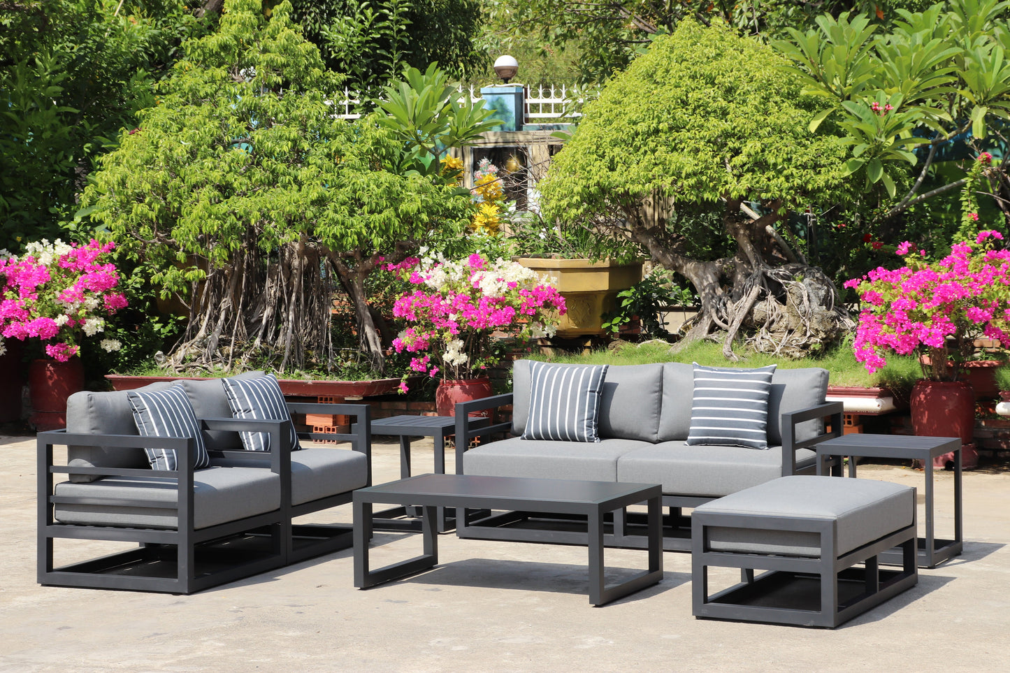 AluLux Hampton Elegance: Premium Black Aluminum Outdoor Lounge Set